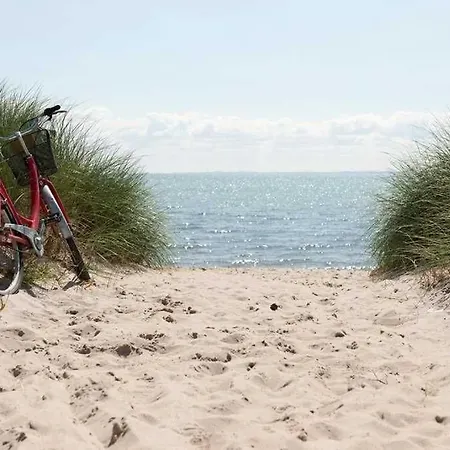 Leuchtturmblick Nahe Kuehlungsborn * Bastorf